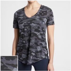 Athleta Gray Charcoal Camo Breezy V- Neck Short Sleeve Tee Shirt XS